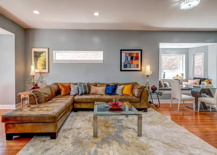 Spacious 5-Br House Near Transit W Parking