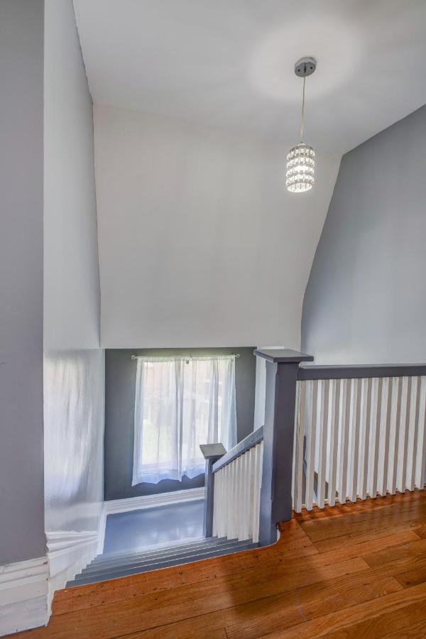 Spacious 5-br House Near Transit W Parking Chicago