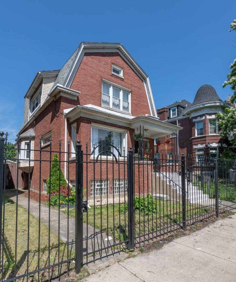 Spacious 5-br House Near Transit W Parking Holiday home *