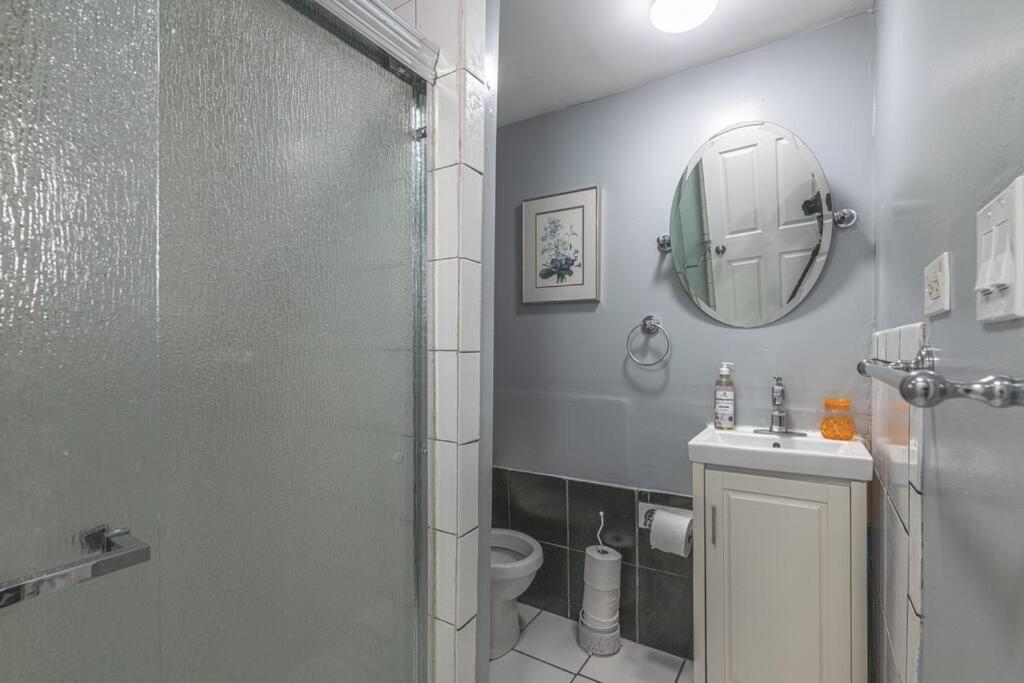 Spacious 5-br House Near Transit W Parking *