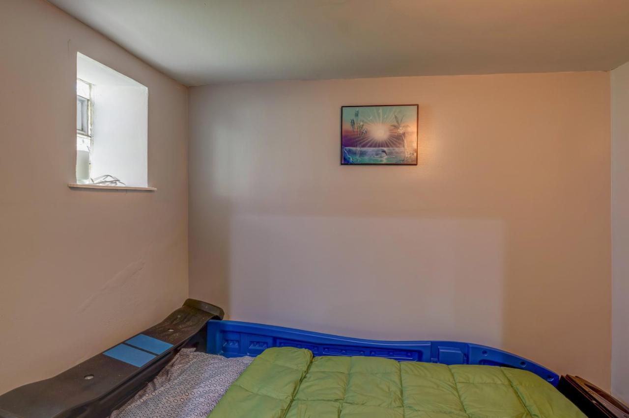 Holiday home Spacious 5-br House Near Transit W Parking