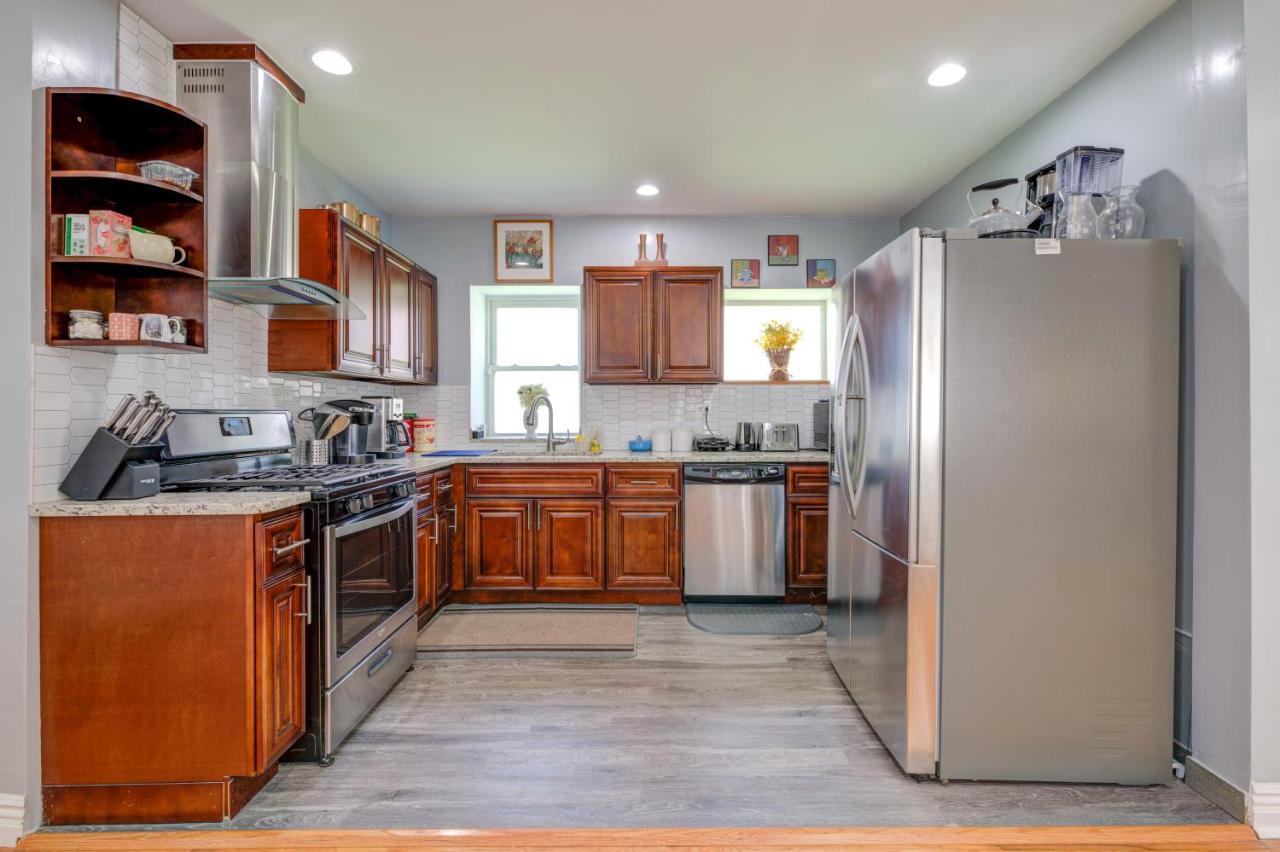 Holiday home Spacious 5-br House Near Transit W Parking